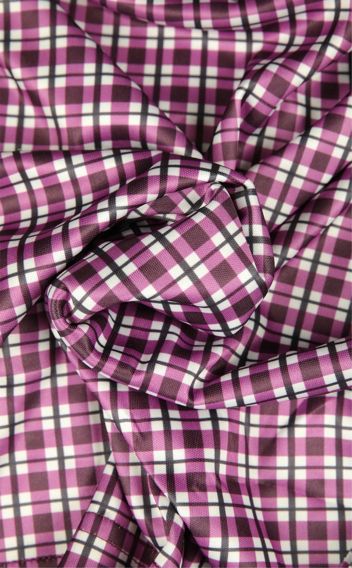 Solemarket | Den elegante polo med halvspredt krave i skyggefuld lilla fra Tattersall
