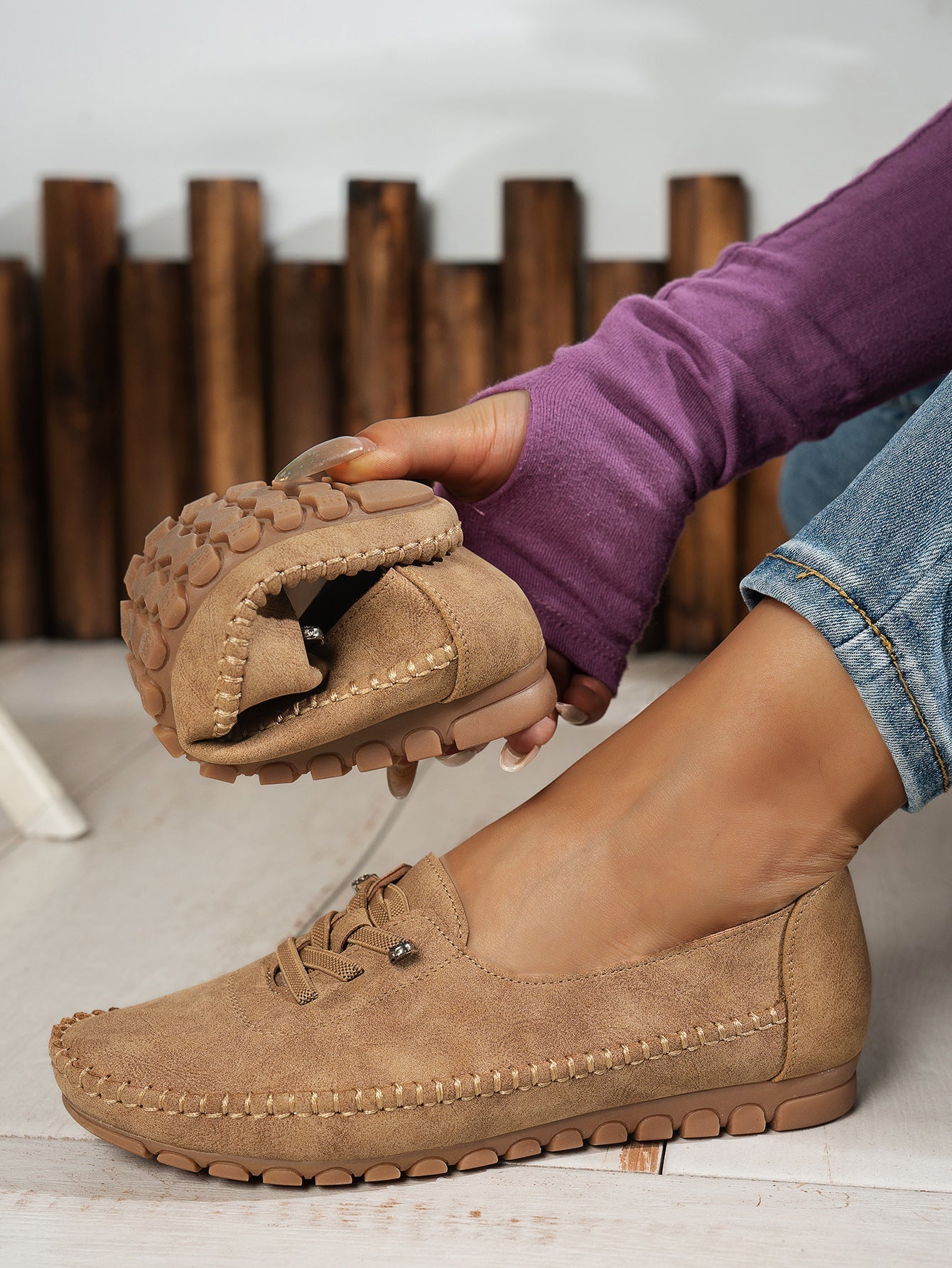Solemarket | Klassiske damesko med kilehæl og nubuck-look