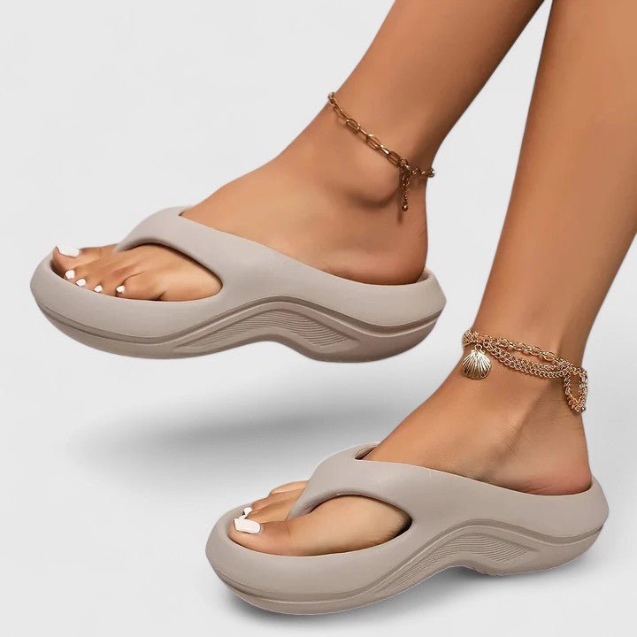 Solemarket | Sigrid – Sandaler med kontraststik og dekorativt design