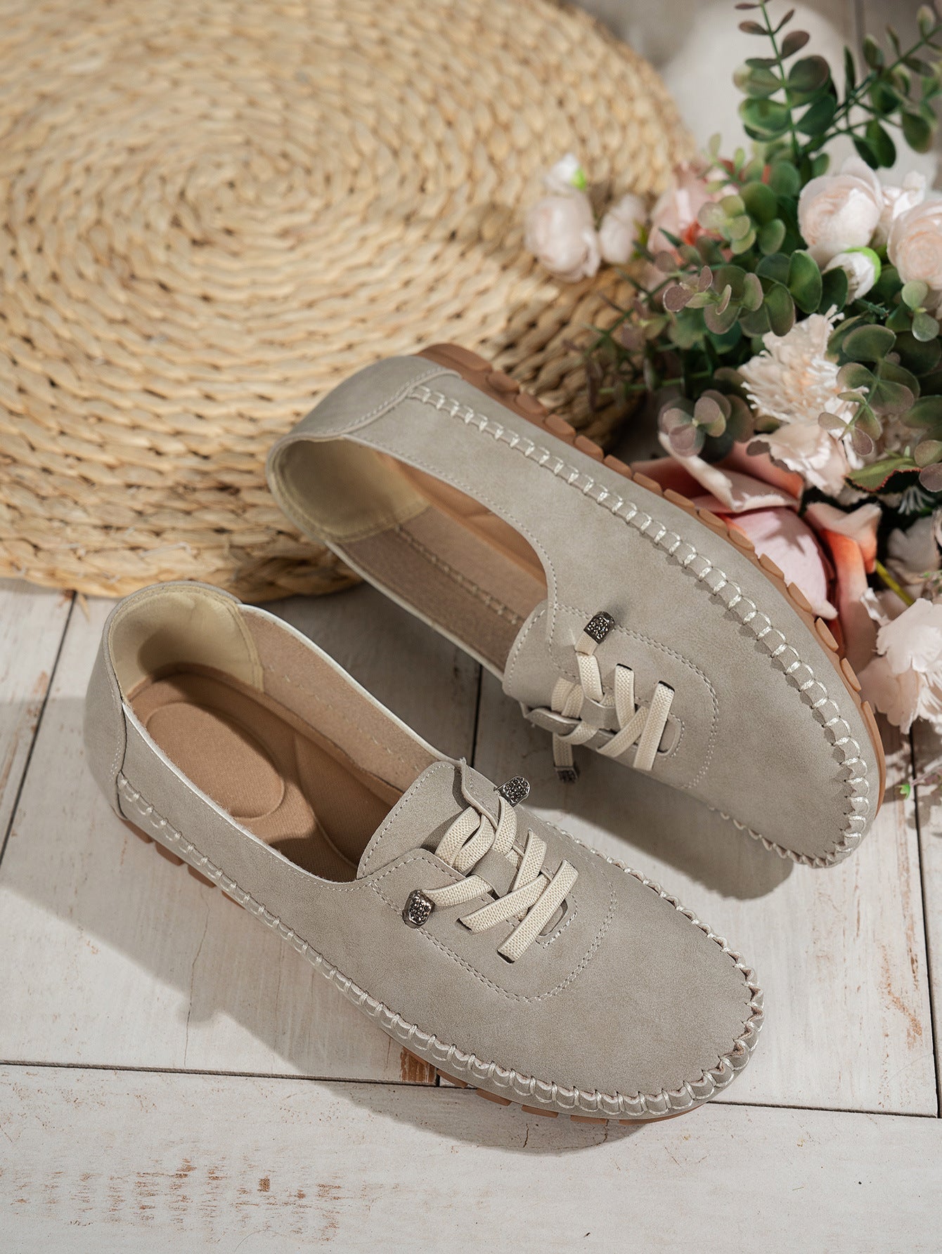 Solemarket | Klassiske damesko med kilehæl og nubuck-look