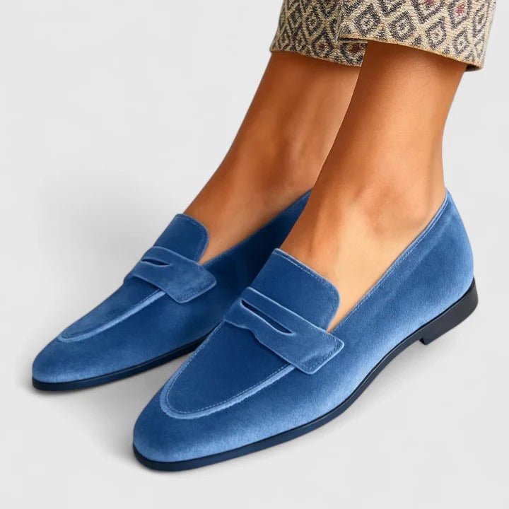 Solemarket | Olivia – Fløjlblå loafers med luksuriøst look
