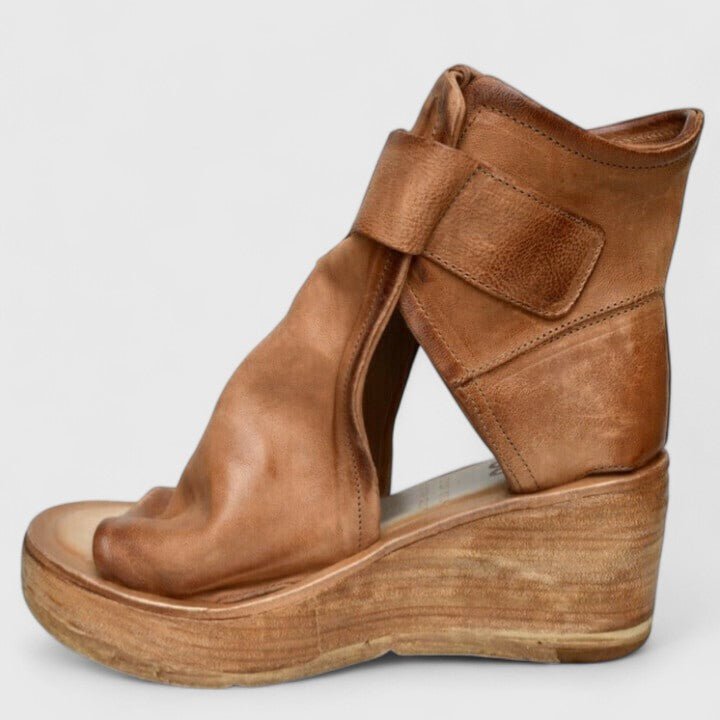 Solemarket | Nadia – Sandaler med trekantet rem og moderne design