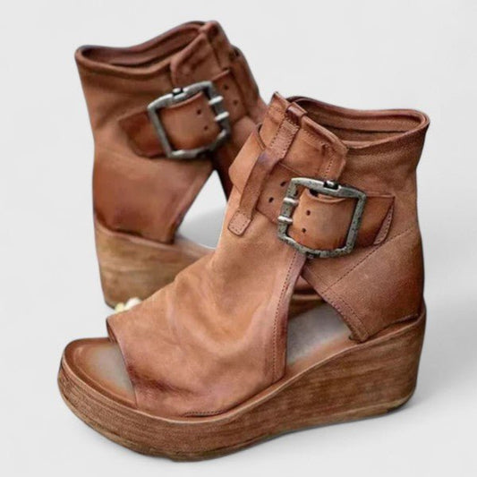 Solemarket | Nadia – Sandaler med trekantet rem og moderne design