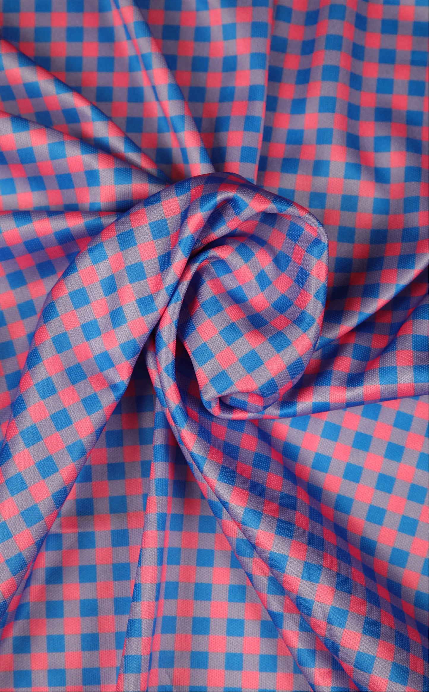 Solemarket | Den elegante skjorte med halvspredt krave i landlig rød og blå gingham-kvalitet