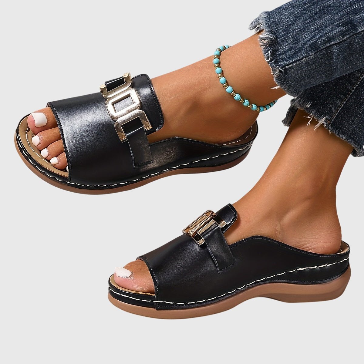 Solemarket | Silje – Guldspænde sandaler med stilfuldt look