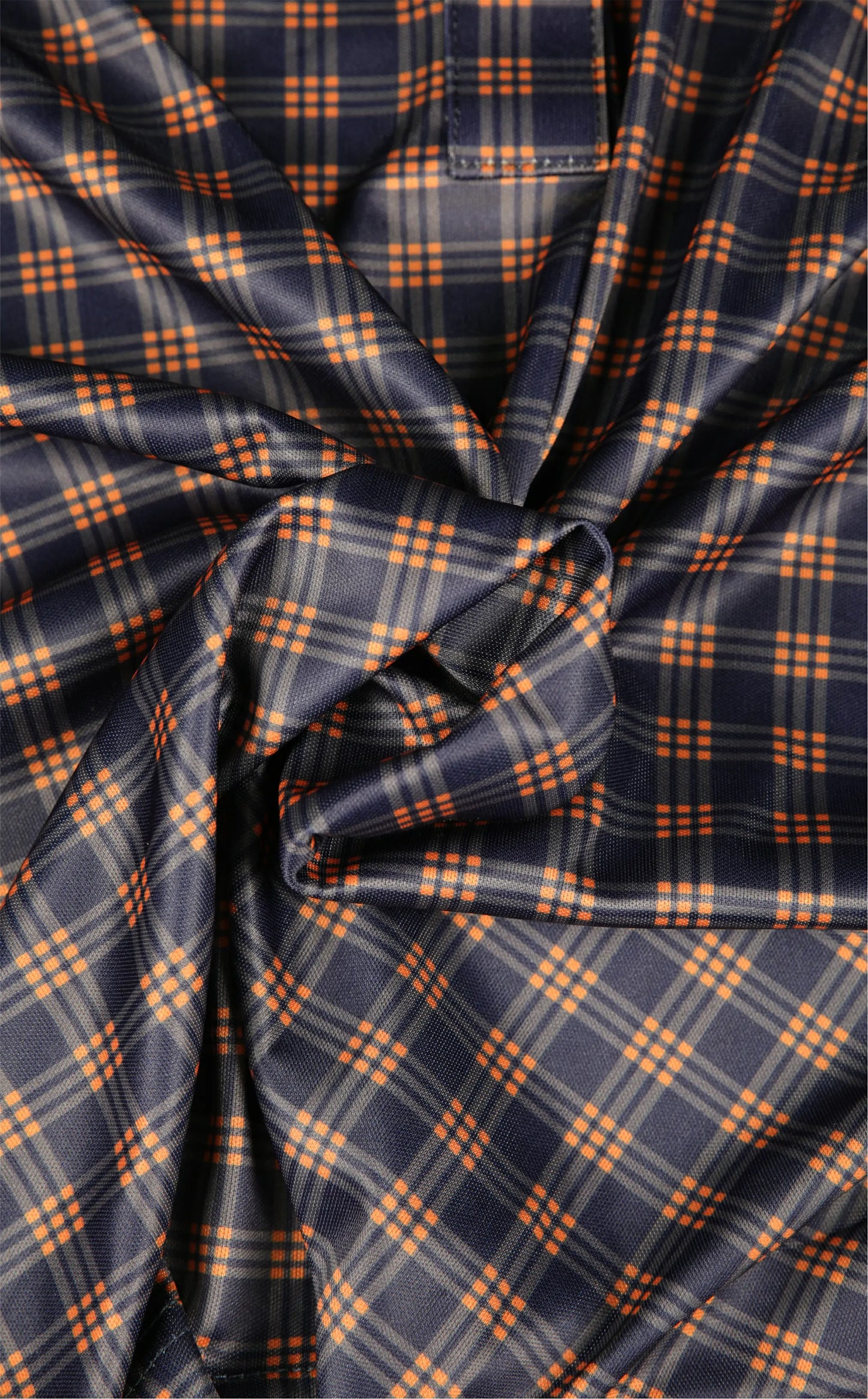Solemarket | Den elegante polo med semi-spread krave i lys marineblå og orange 3-stribet gitter
