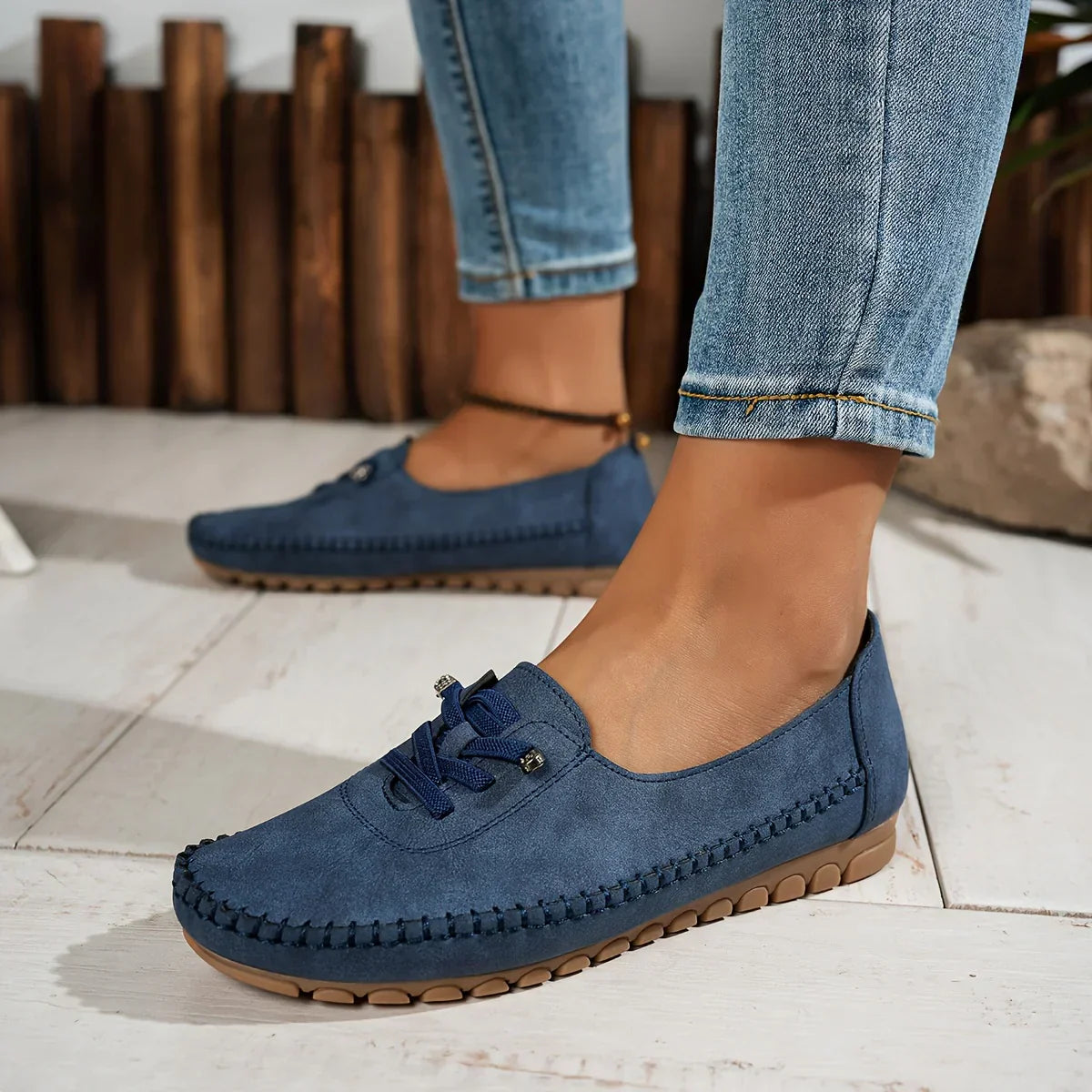 Solemarket | Klassiske damesko med kilehæl og nubuck-look