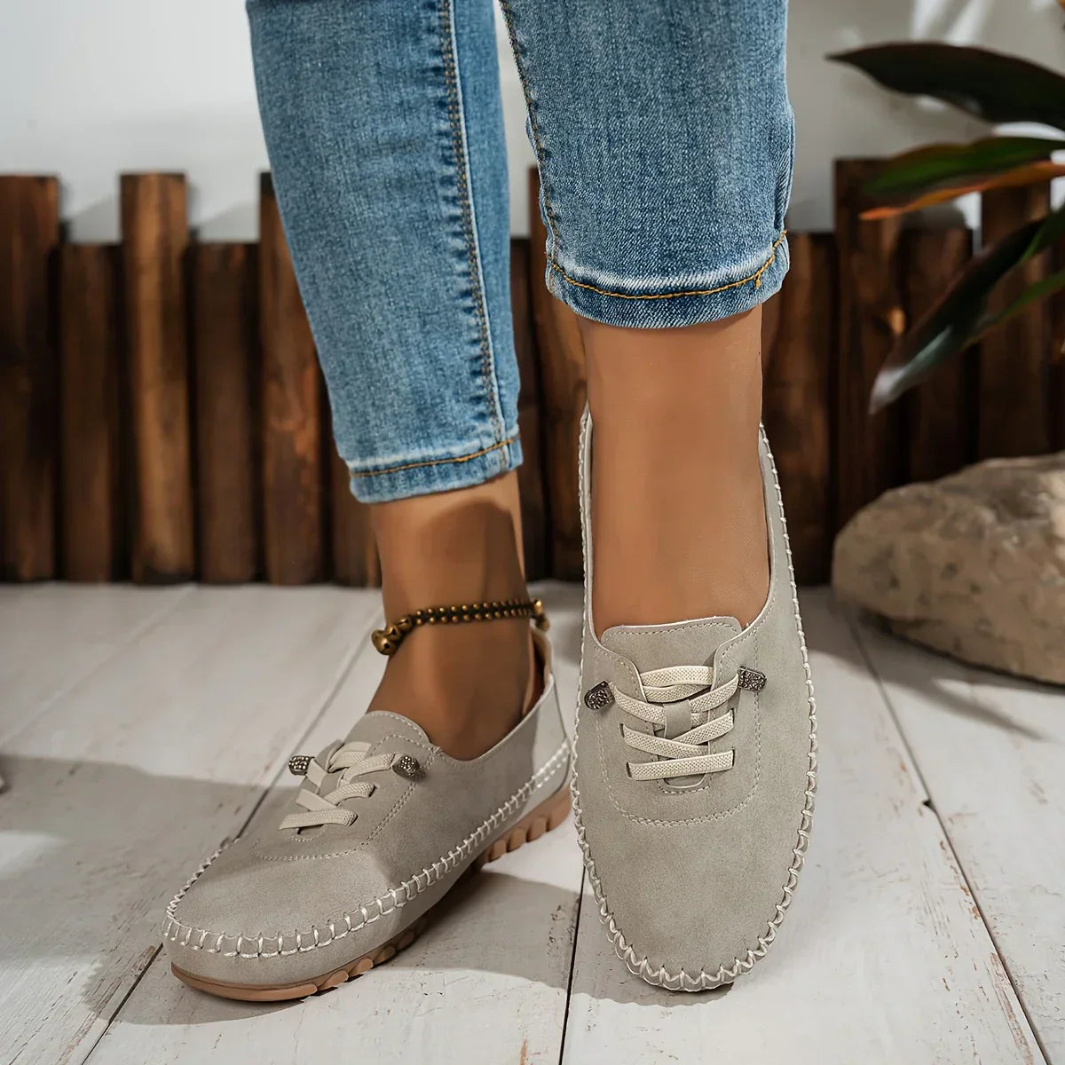 Solemarket | Klassiske damesko med kilehæl og nubuck-look